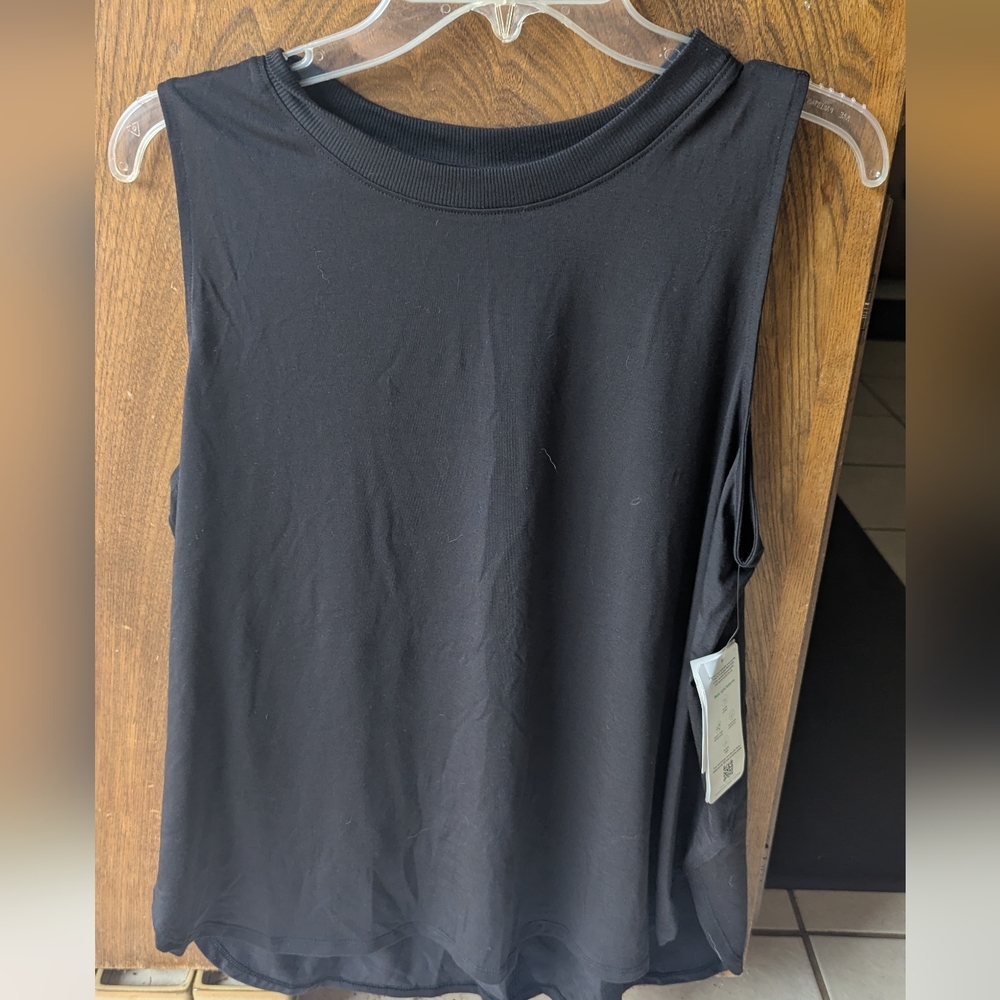 Classic Black Sleeveless Muscle Tee